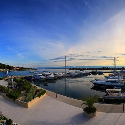Sutomišćica Olive island marina
